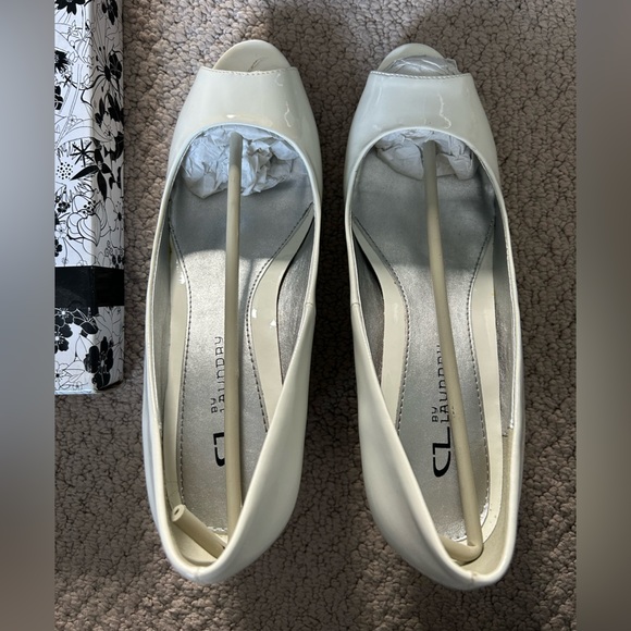 White patent wedge pumps by Chinese Laundry - Picture 7 of 8